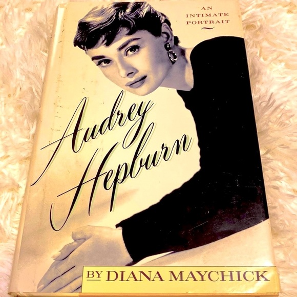 AUDREY HEPBURN  - AN INTIMATE PORTRAIT by DIANA MAYCHICK - Picture 1 of 5